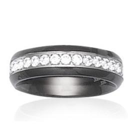 Bague en acier et oxyde de zirconium.