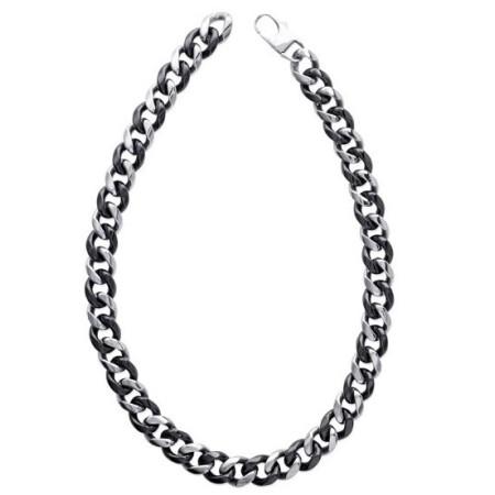 Collier en acier pour homme.