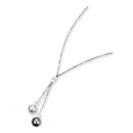 Collier en argent et perles.