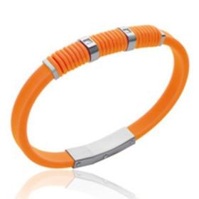Bracelet silicone orange et acier avec pierres.