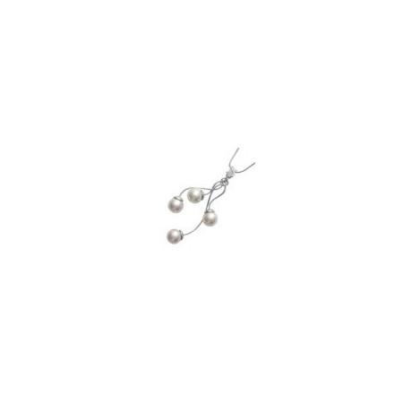 Collier en argent avec perles.