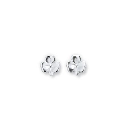 Clous d'oreilles en argent.