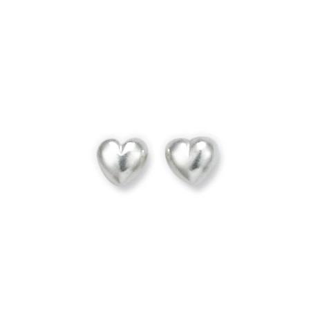 Clous d'oreilles coeurs en argent.