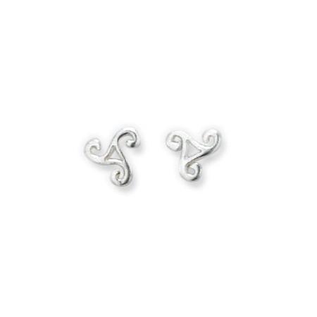 Clous d'oreilles en argent triskels.