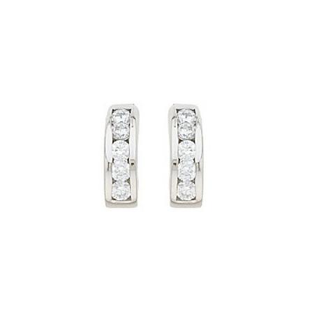 Boucles d'oreilles en argent et oxydes de zirconium.