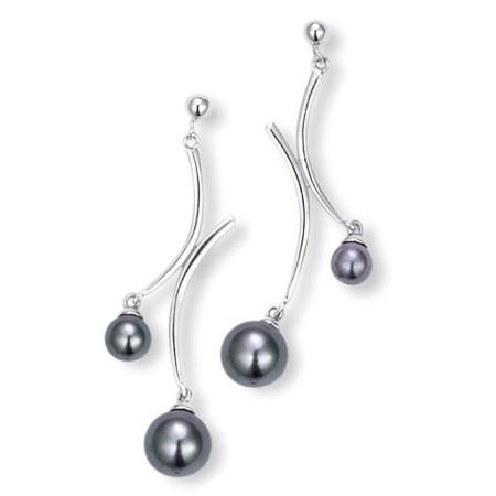 Boucles d'oreilles en argent et perles.