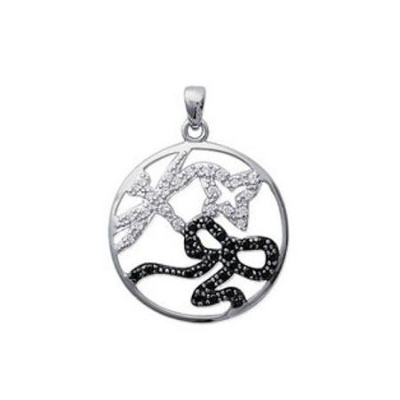 Pendentif en argent avec oxydes de zirconium.