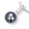 Pendentif en argent, perle et oxyde de zirconium.