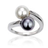 Bague en argent et perles.