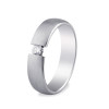 alliance en argent avec oxyde de zirconium.