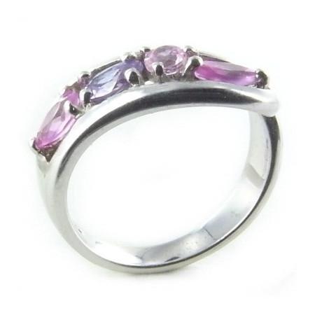 Bague en argent avec pierres mauve et rose.