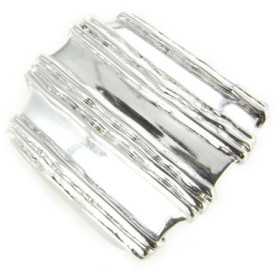 Très grosse bague argent motifs bois.