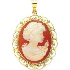 Grand pendentif camée sur or.