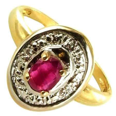 Bague en or bicolore avec rubis et diamants sur plateau