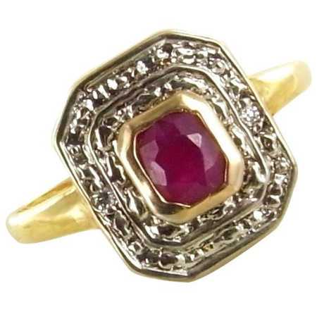 Bague en or, rubis de 5 x 4mm et diamant