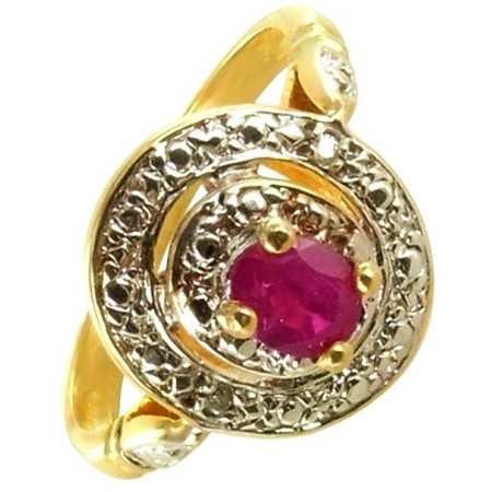 Bague en or, rubis de 5 x 4 mm ovale et diamant