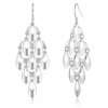Boucles d'oreilles pendantes.