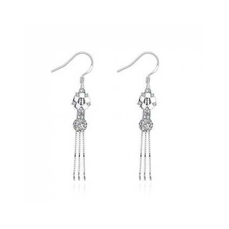 Boucles d'oreilles pendantes en argent et oxyde de zirconium.