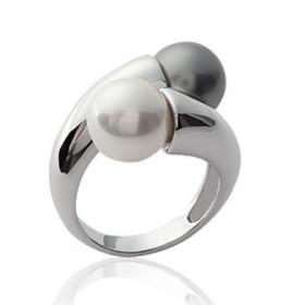 Bague en argent avec perles