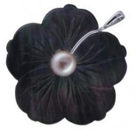 Pendentif fleur de nacre noire